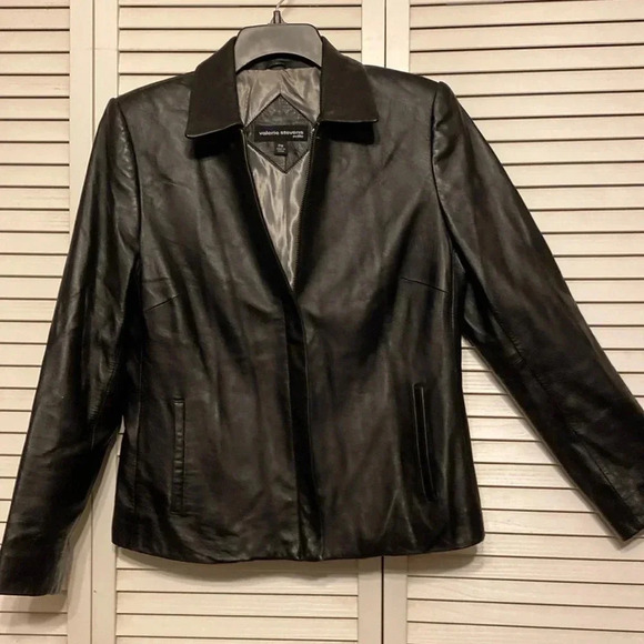 Valerie Stevens Jackets & Blazers - Valerie Stevens Black Leather Zip Jacket Size P M